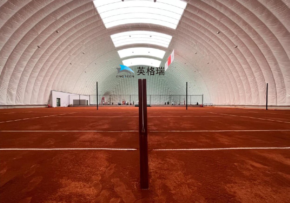 氣膜網球館太舒適了，溫度舒服而且無風，可以一年四季保持網球練習